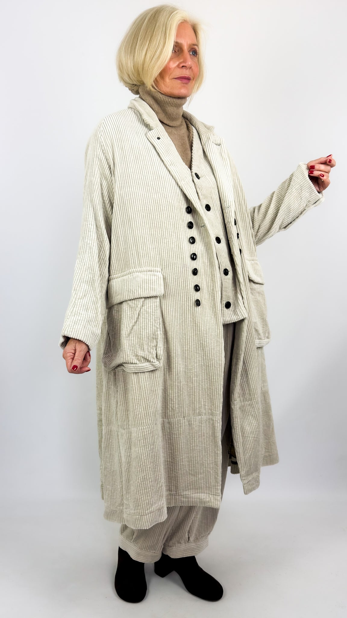 Klasica Doma Coat Bone