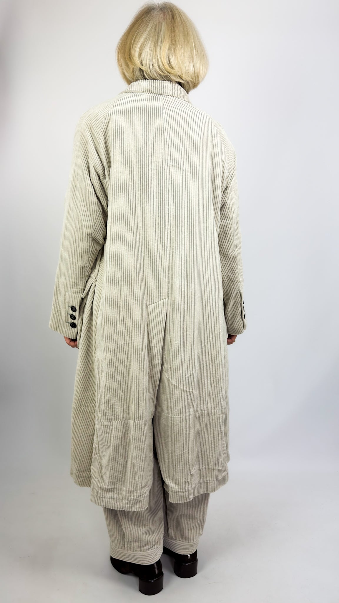Klasica Doma Coat Bone