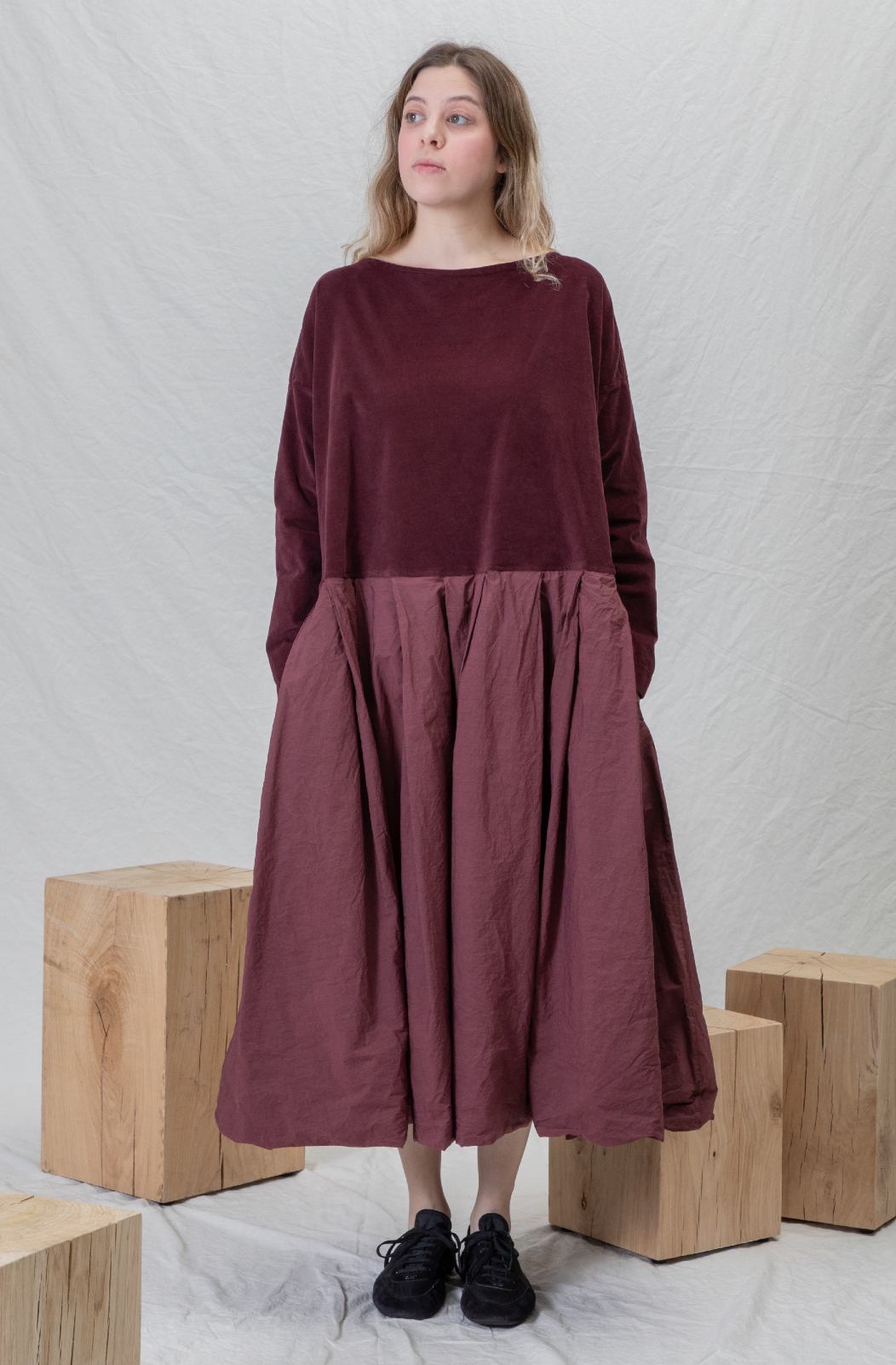 Album Di Famiglia V/TC Boatneck Pleat Dress Oatmeal PRE-ORDER