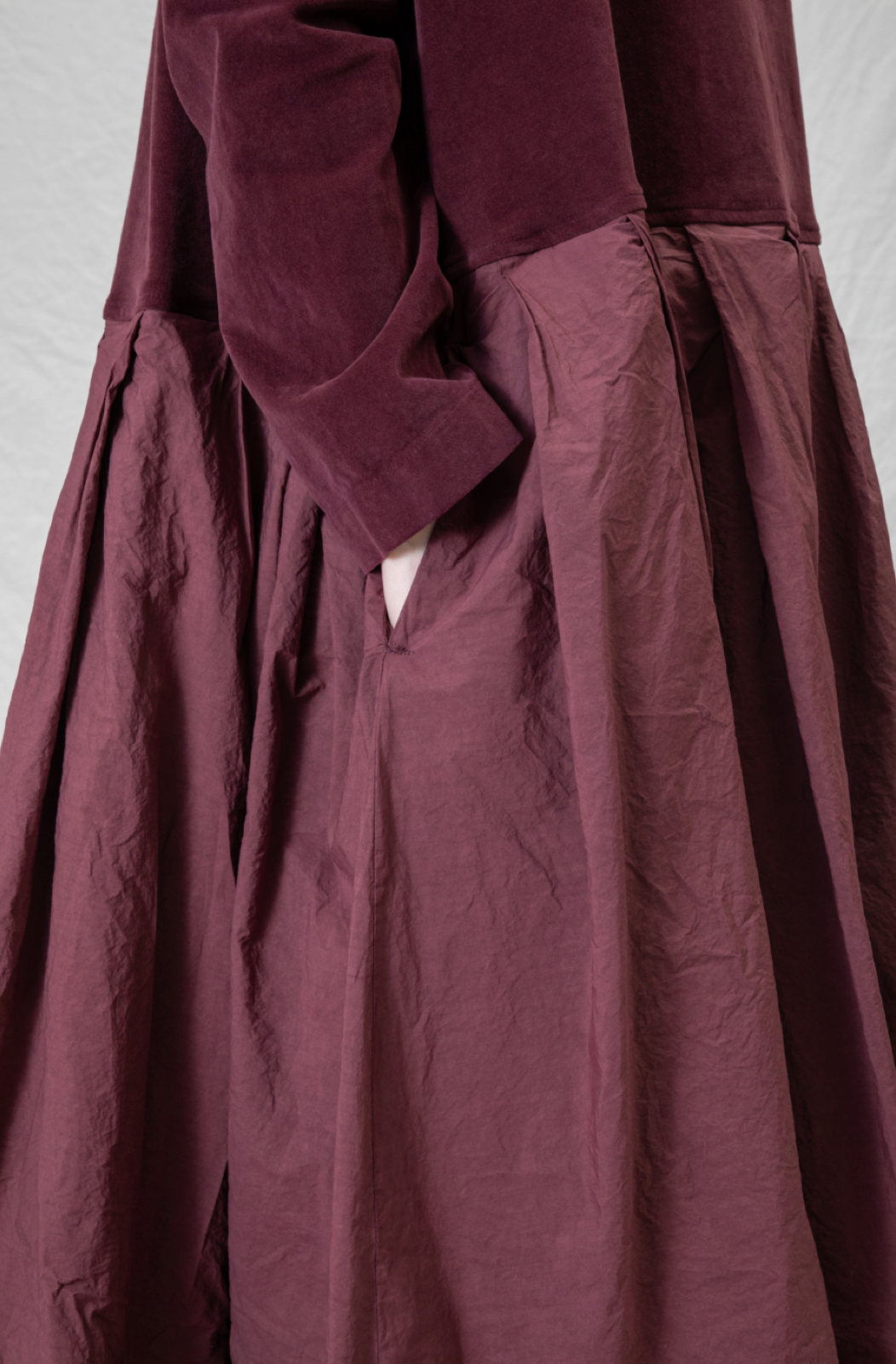 Album Di Famiglia V/TC Boatneck Pleat Dress Oatmeal PRE-ORDER