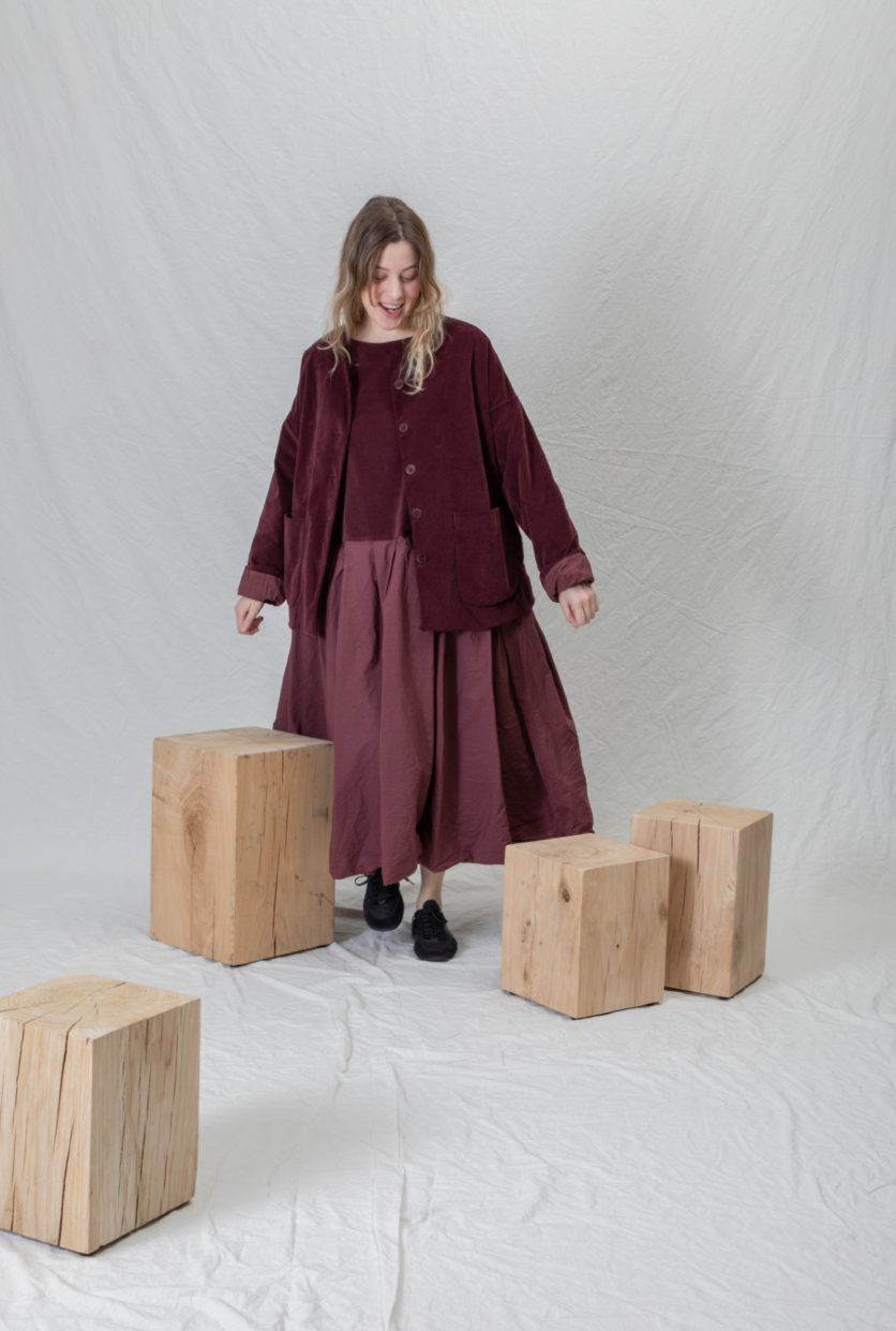 Album Di Famiglia V/TC Boatneck Pleat Dress Oatmeal PRE-ORDER