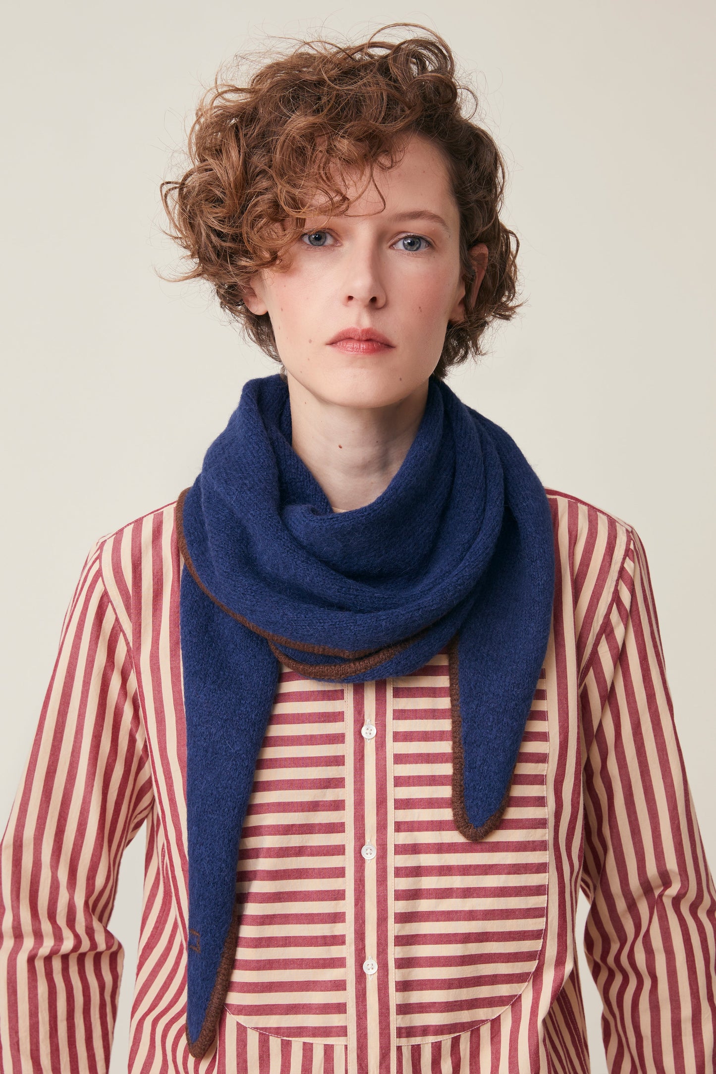 Mois Mont Elly Scarf Comedia