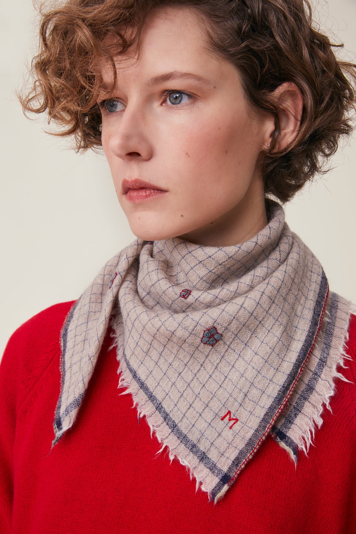Mois Mont Idol Scarf Embroidered Tragedy
