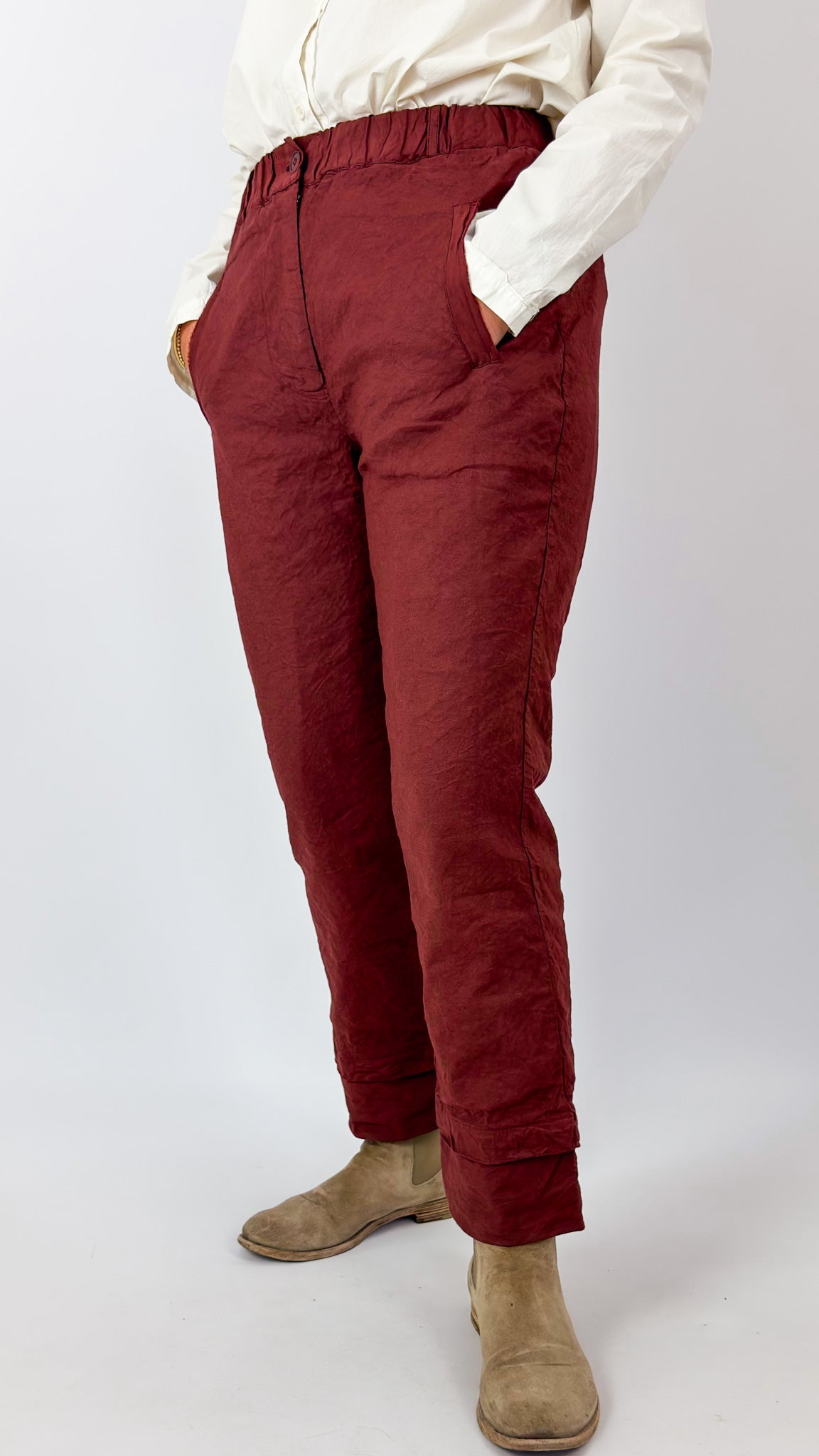 Aequamente 205 Trousers Amarena