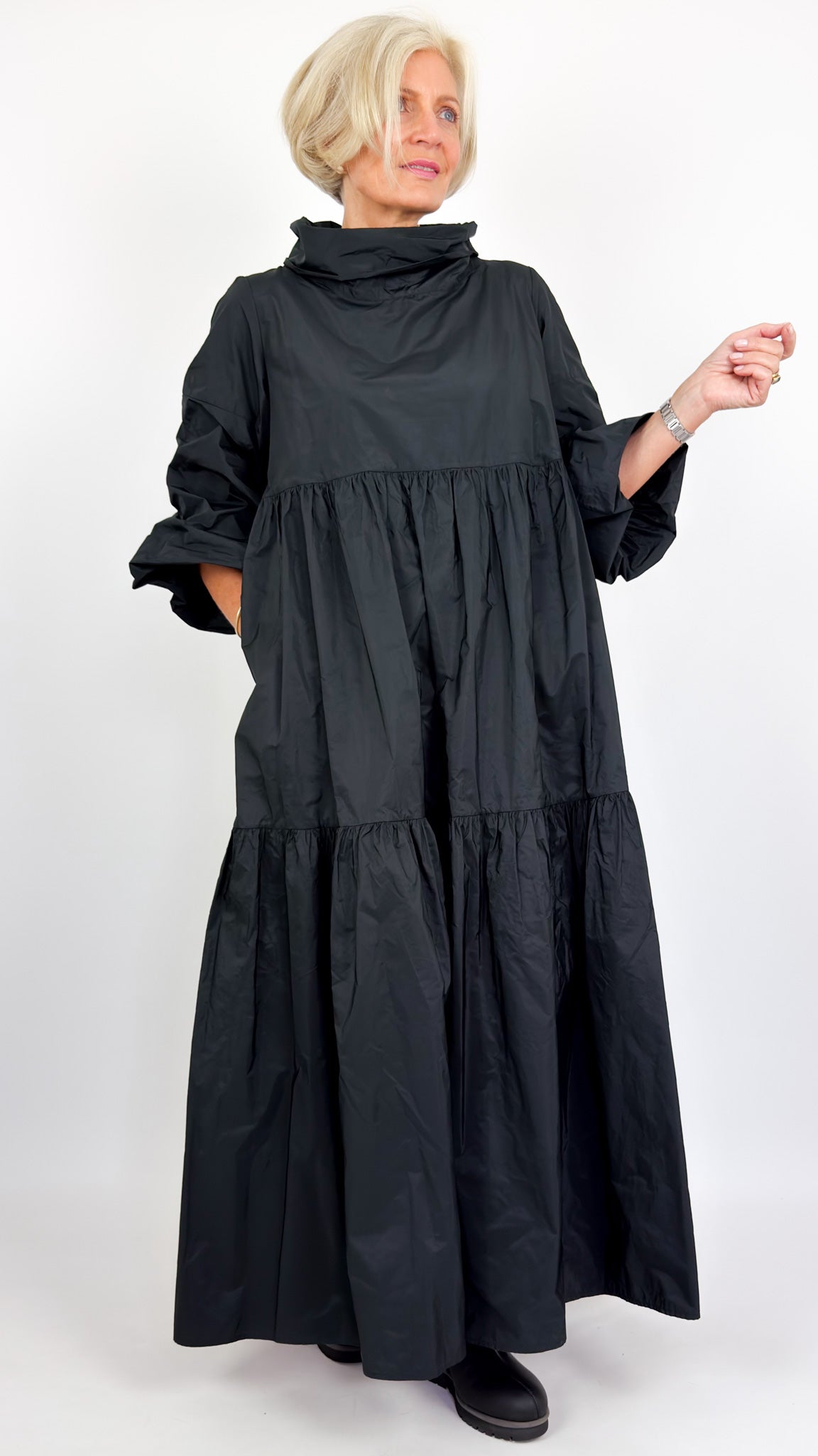 Neirami 320 Dress Black