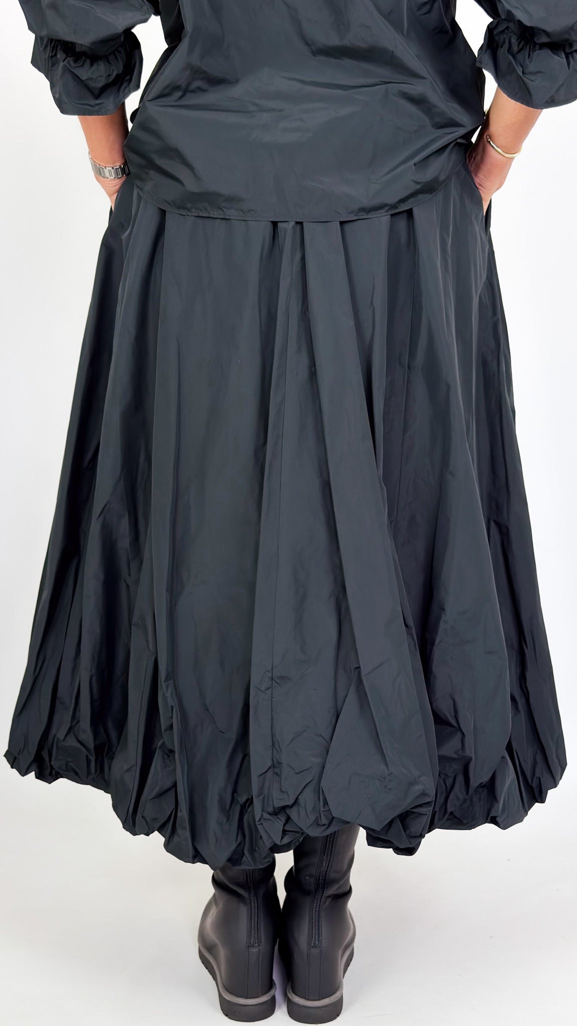 Neirami 116 Skirt Black