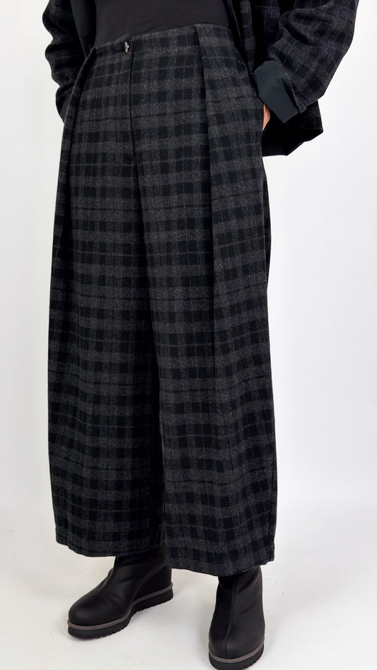 Neirami 316 Trousers Black