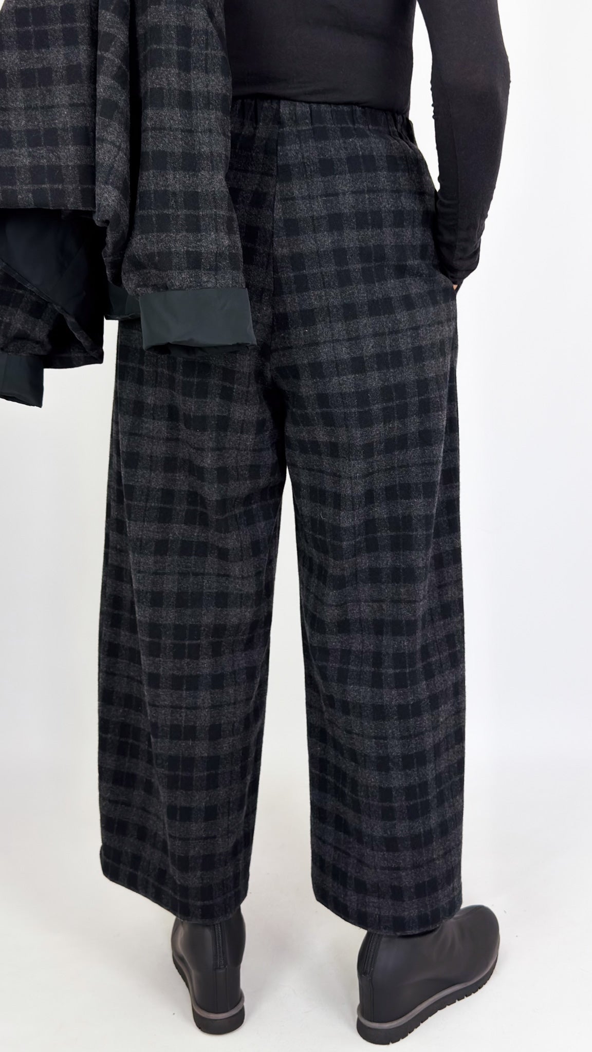 Neirami 316 Trousers Black