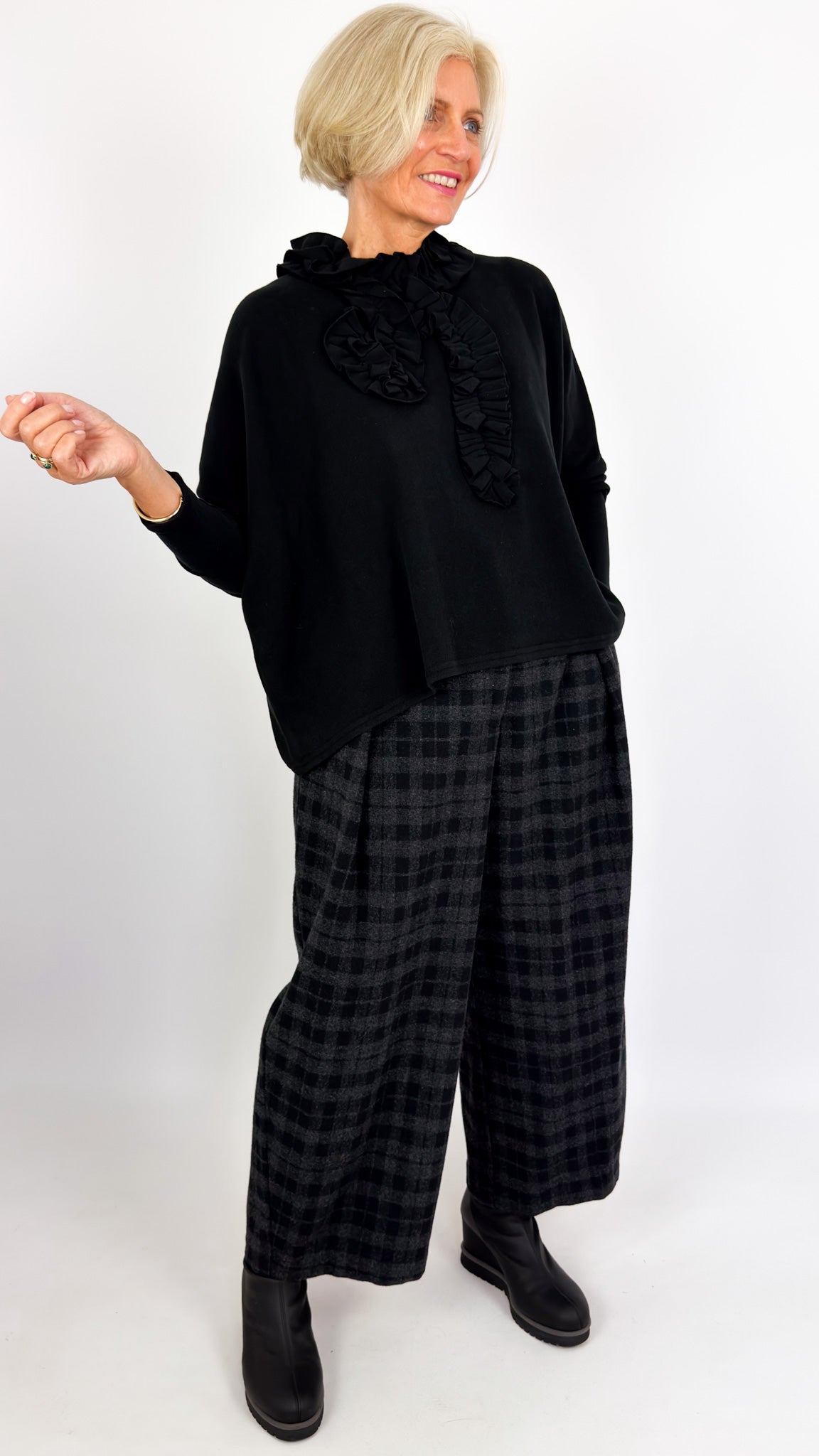 Neirami 316 Trousers Black