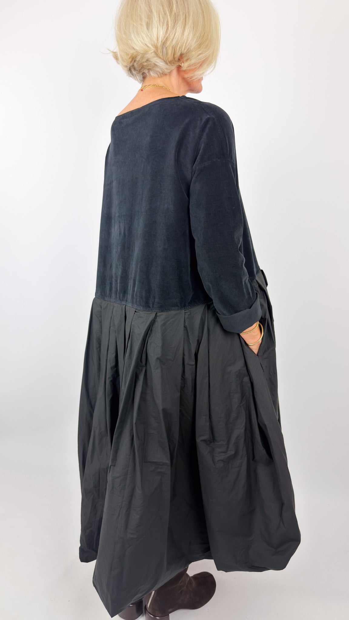 Album Di Famiglia V/TC Boatneck Pleat Dress Black