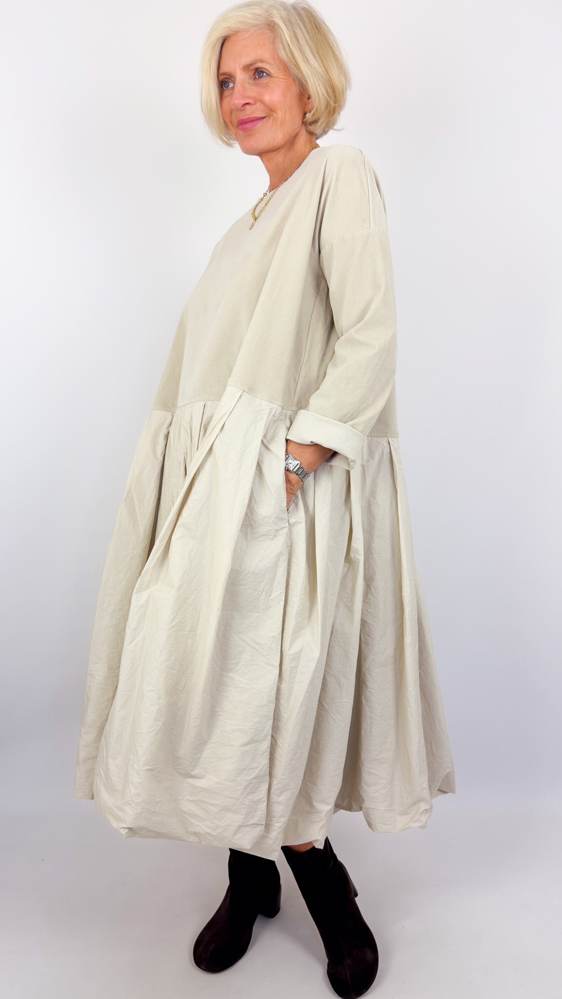 Album Di Famiglia V/TC Boatneck Pleat Dress Oatmeal
