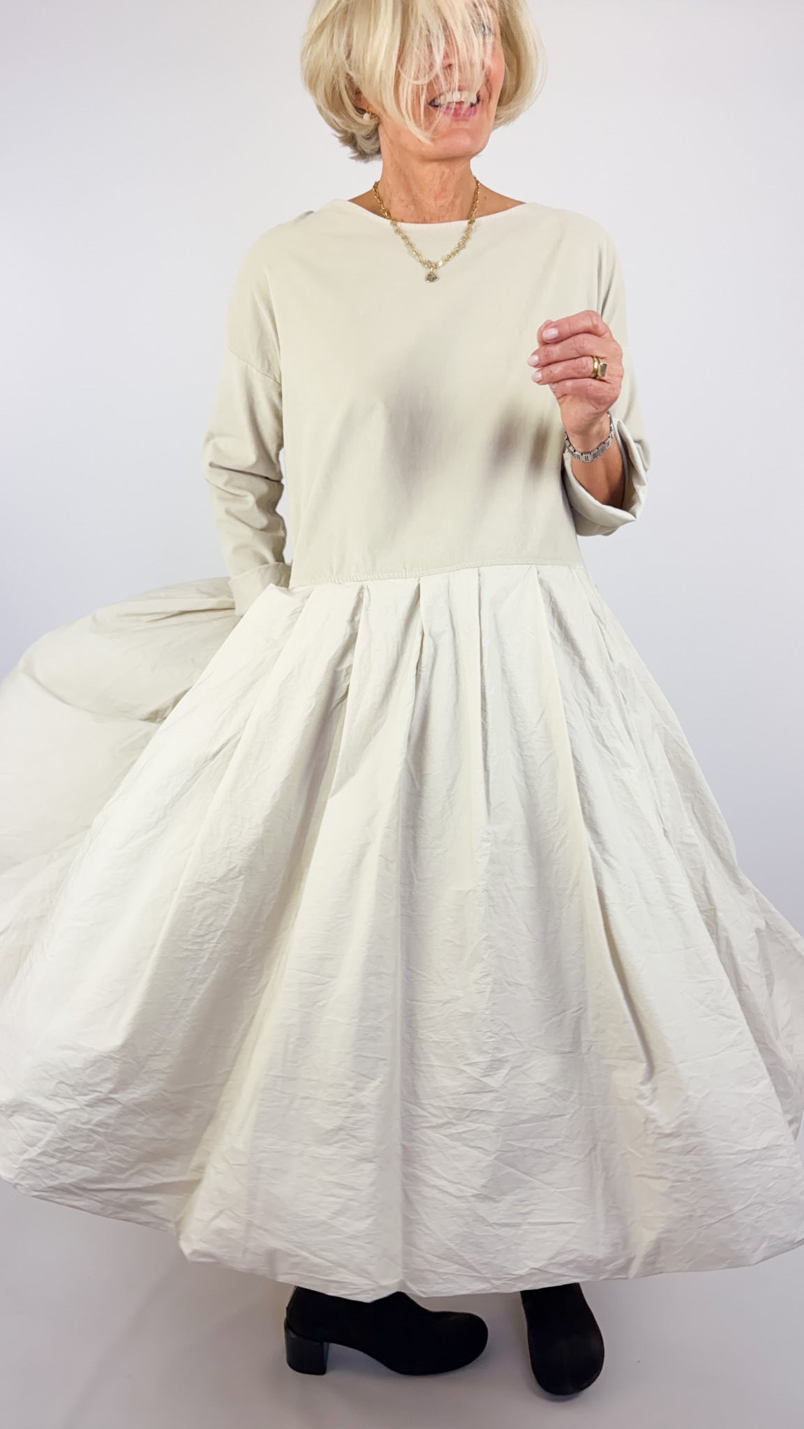 Album Di Famiglia V/TC Boatneck Pleat Dress Oatmeal