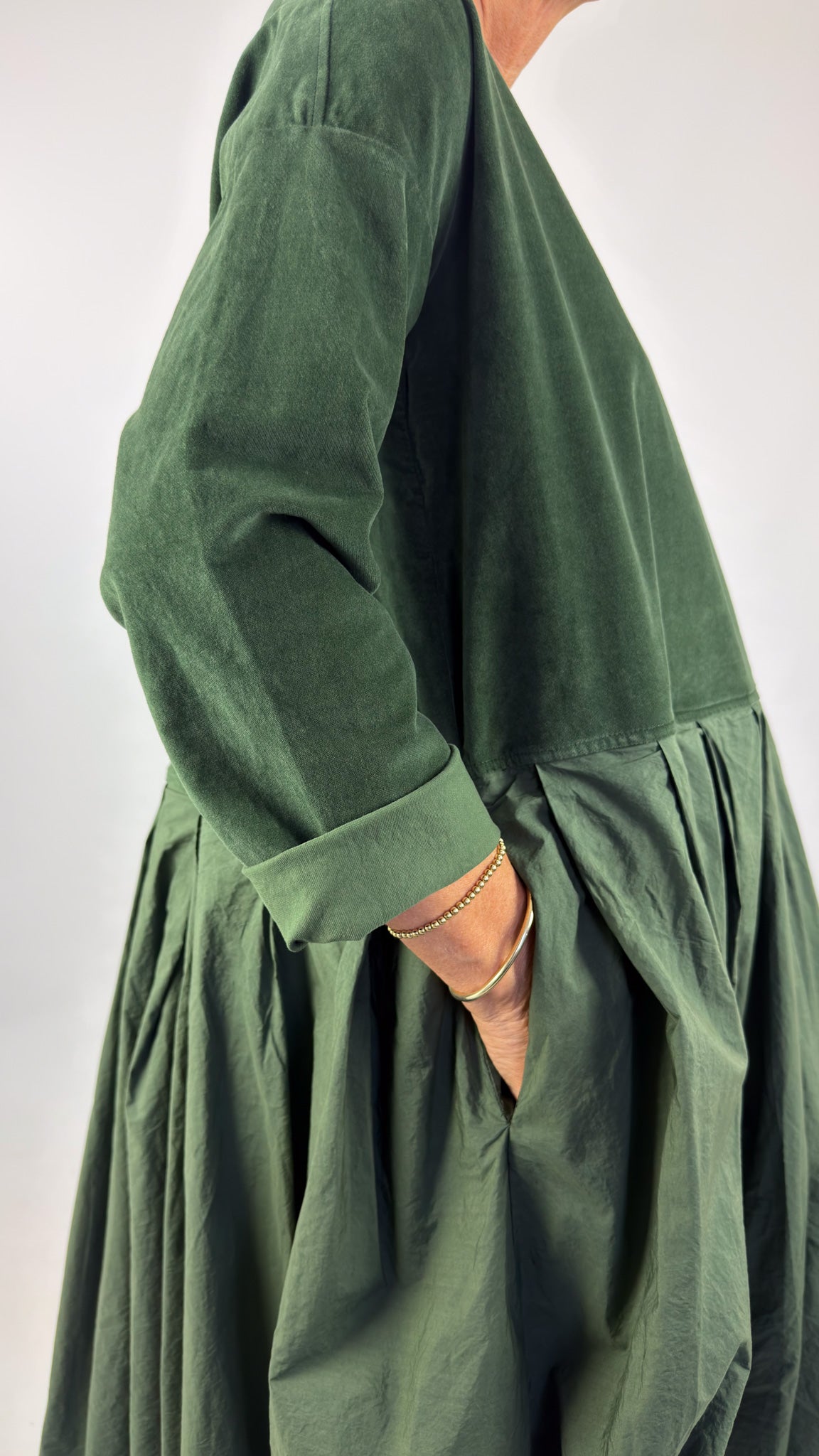 Album Di Famiglia V/TC Boatneck Pleat Dress Forest