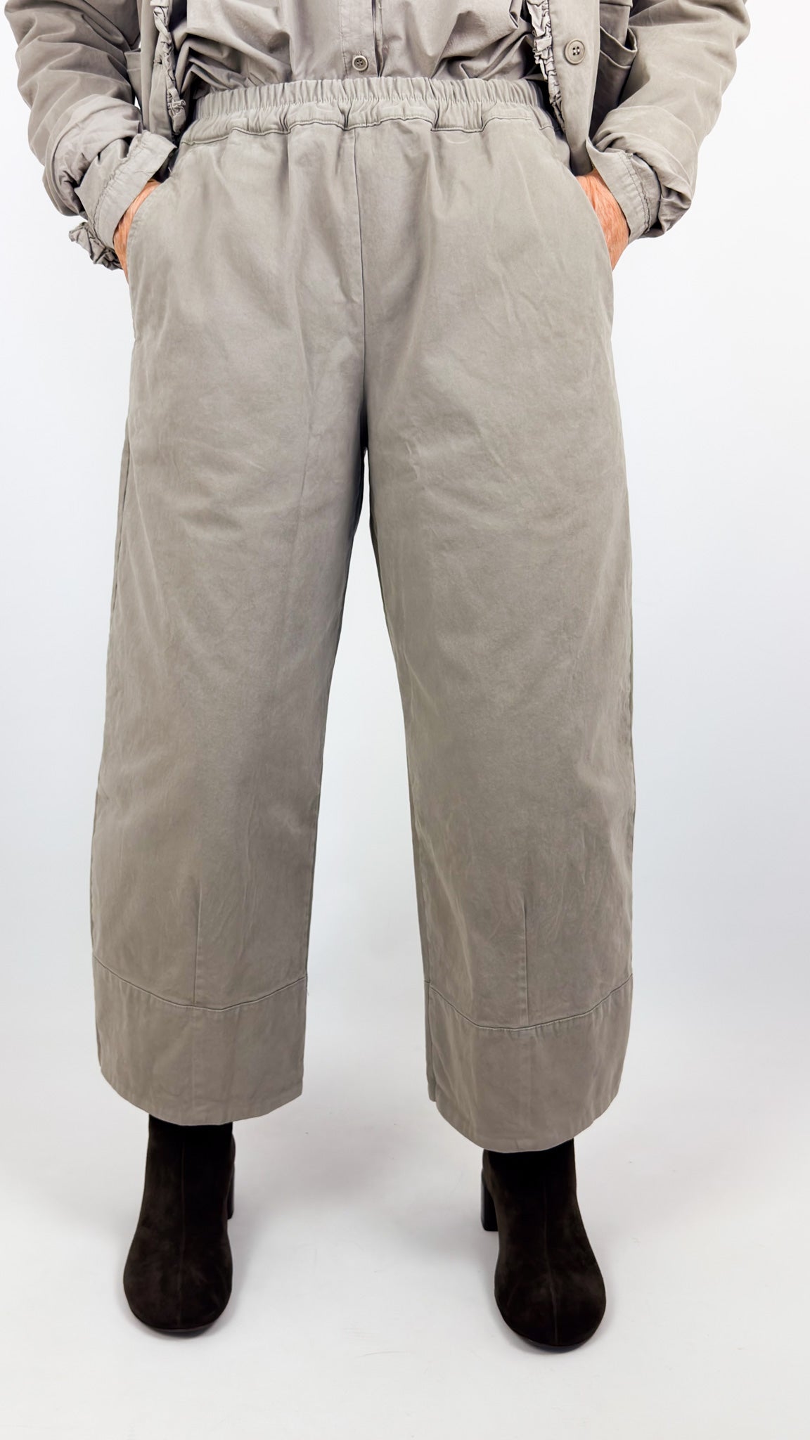 Aequamente 234 Trousers Tortora