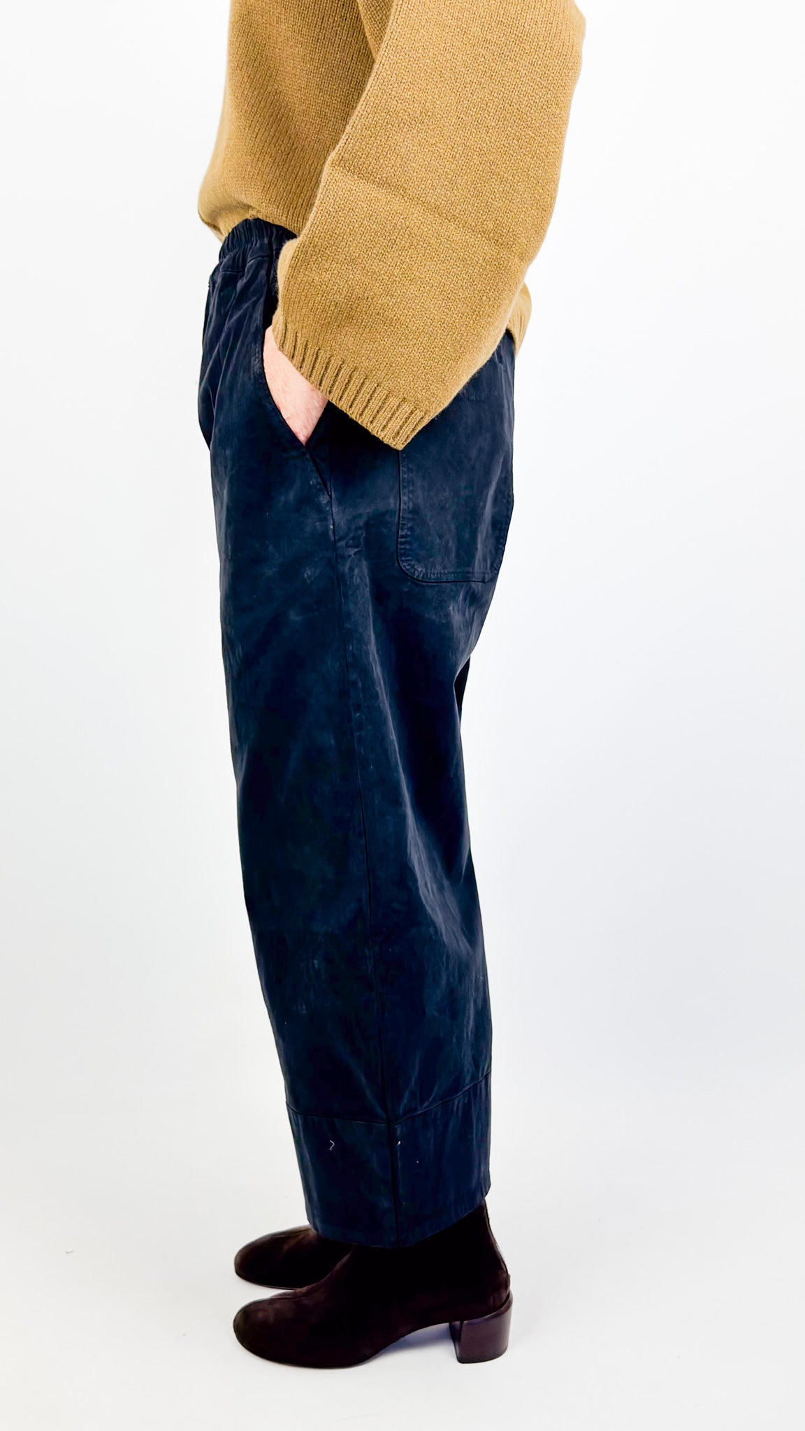 Aequamente 234 Trousers Black