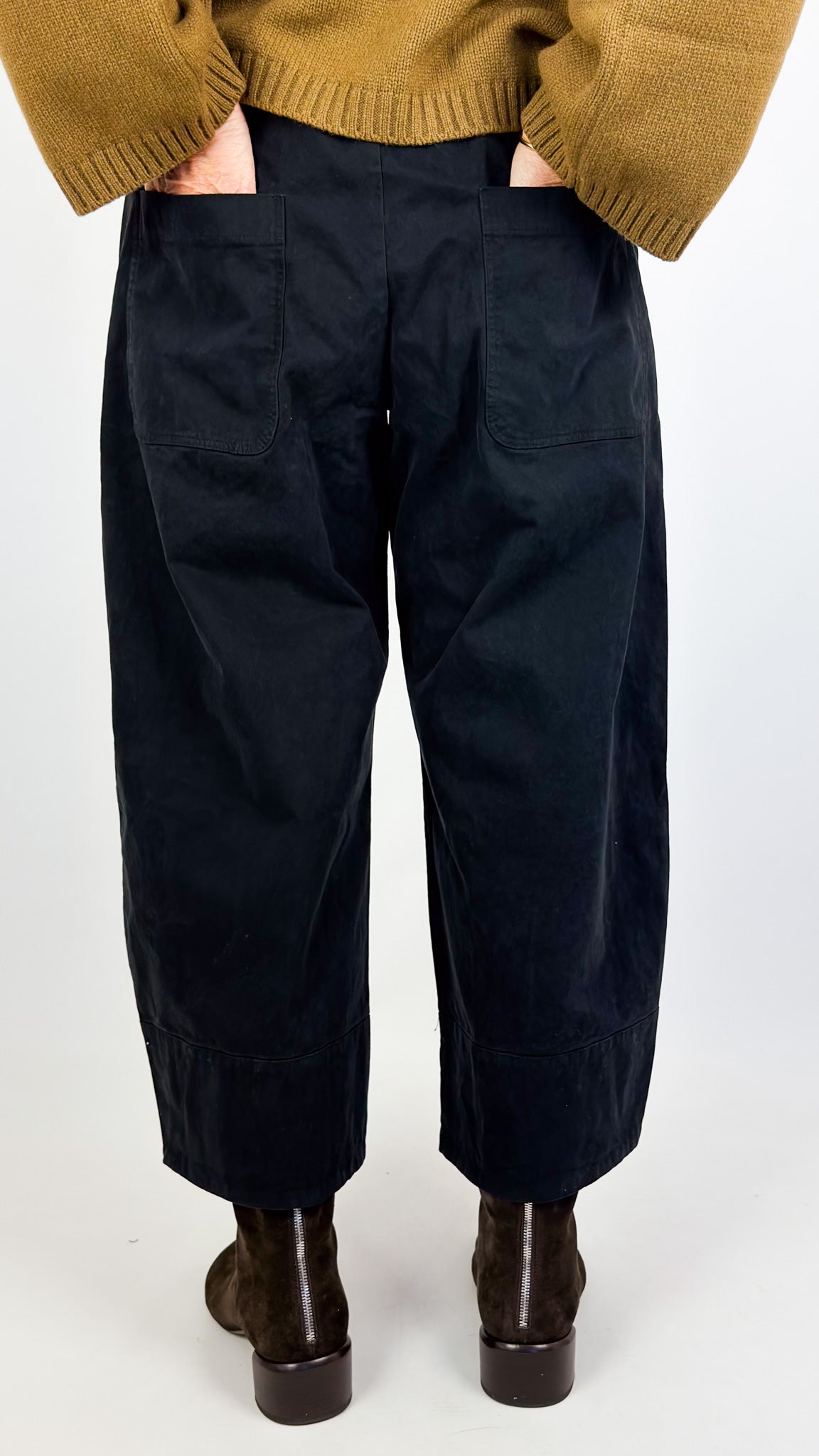 Aequamente 234 Trousers Black