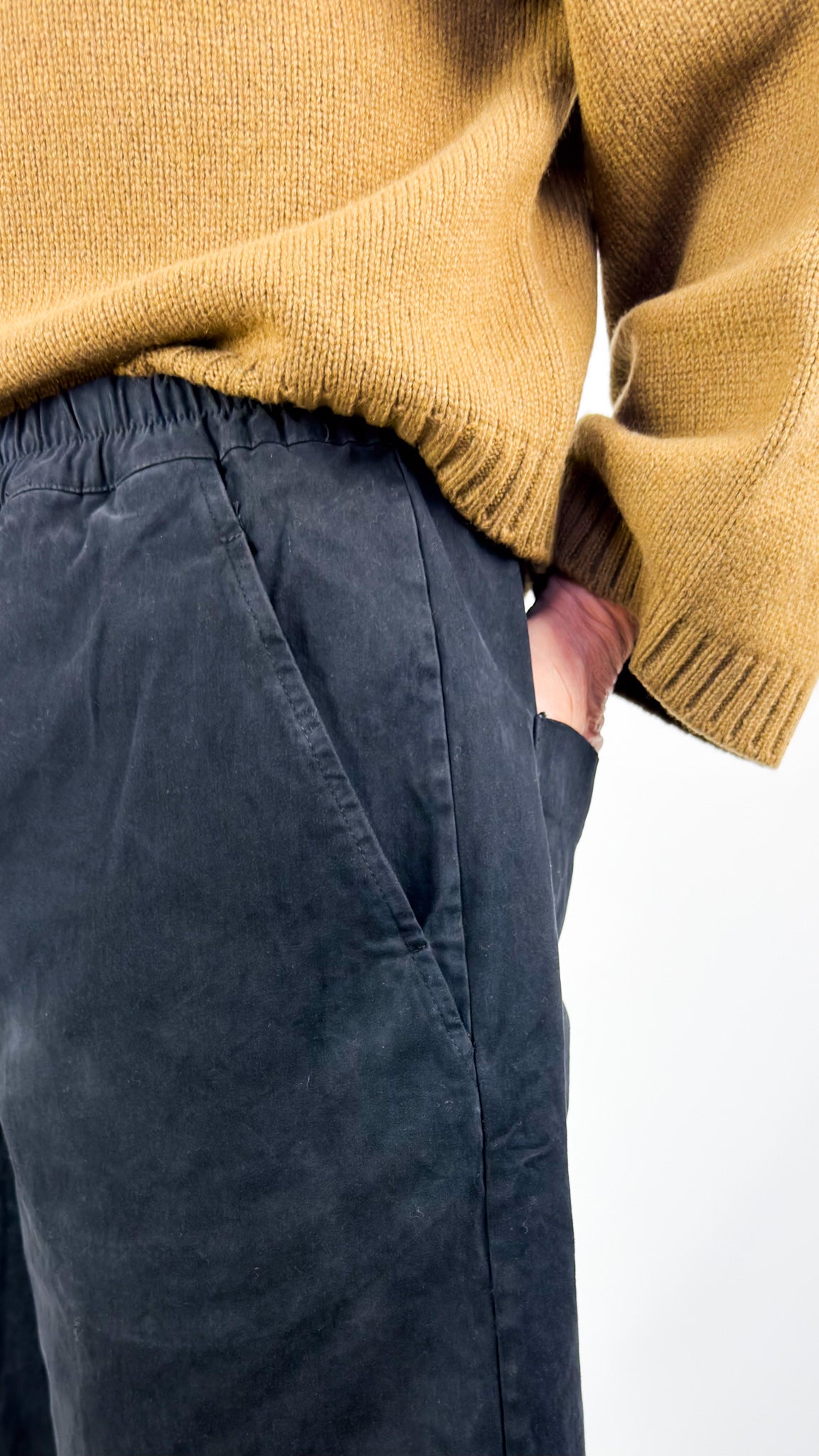 Aequamente 234 Trousers Black