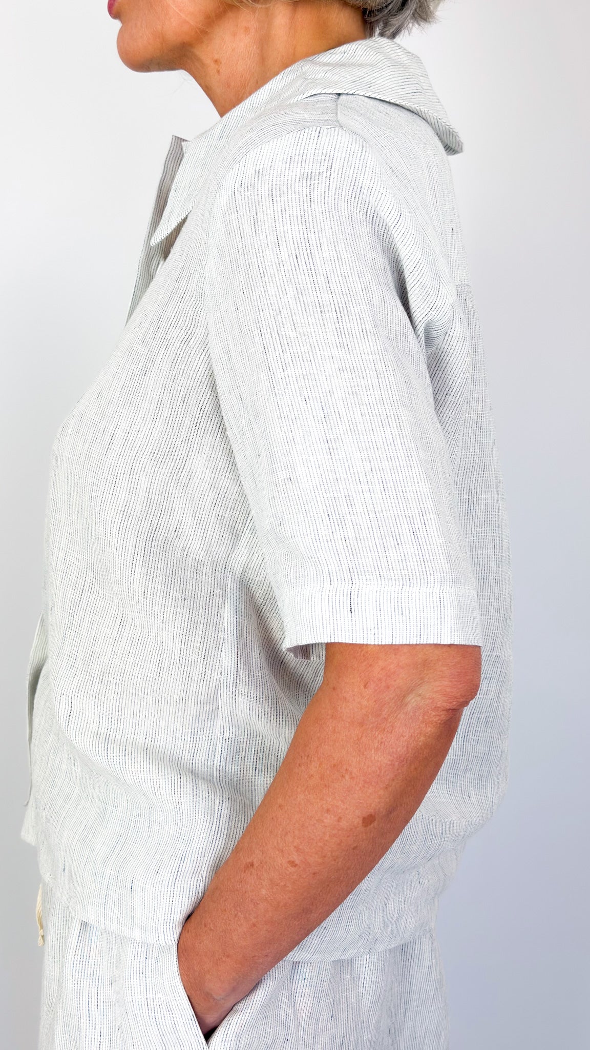 Der Antagonist S23 Shirt White Stripe