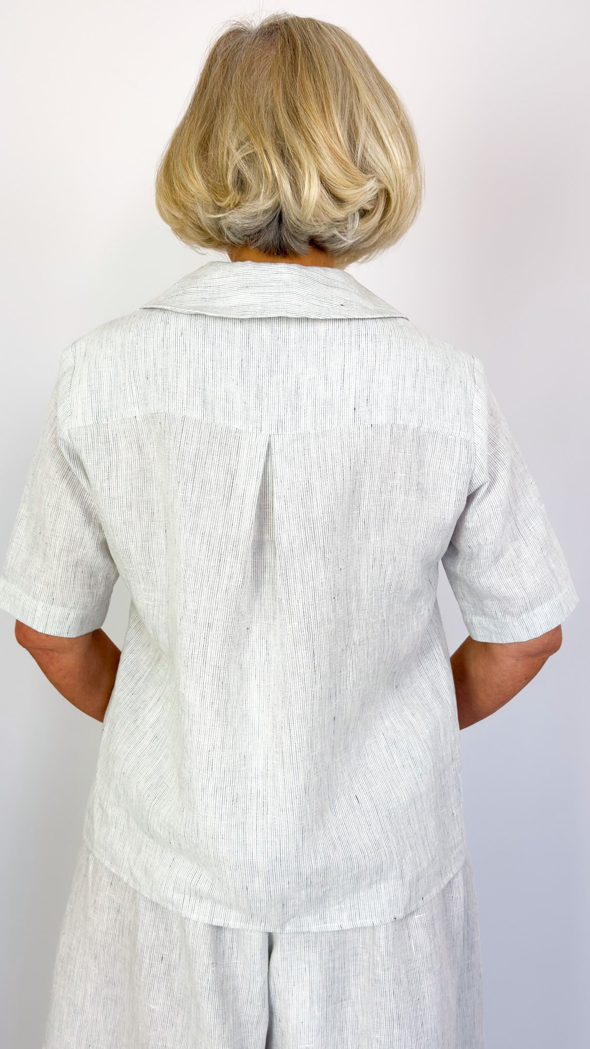 Der Antagonist S23 Shirt White Stripe