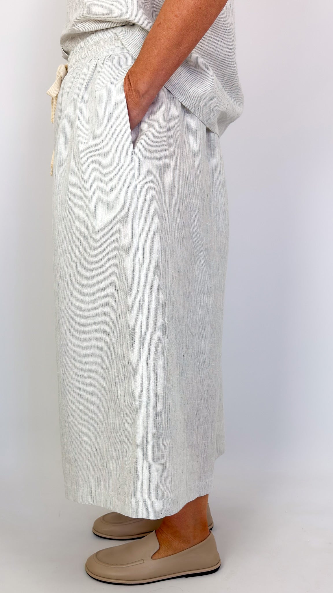 Der Antagonist P17 Culottes White Stripe