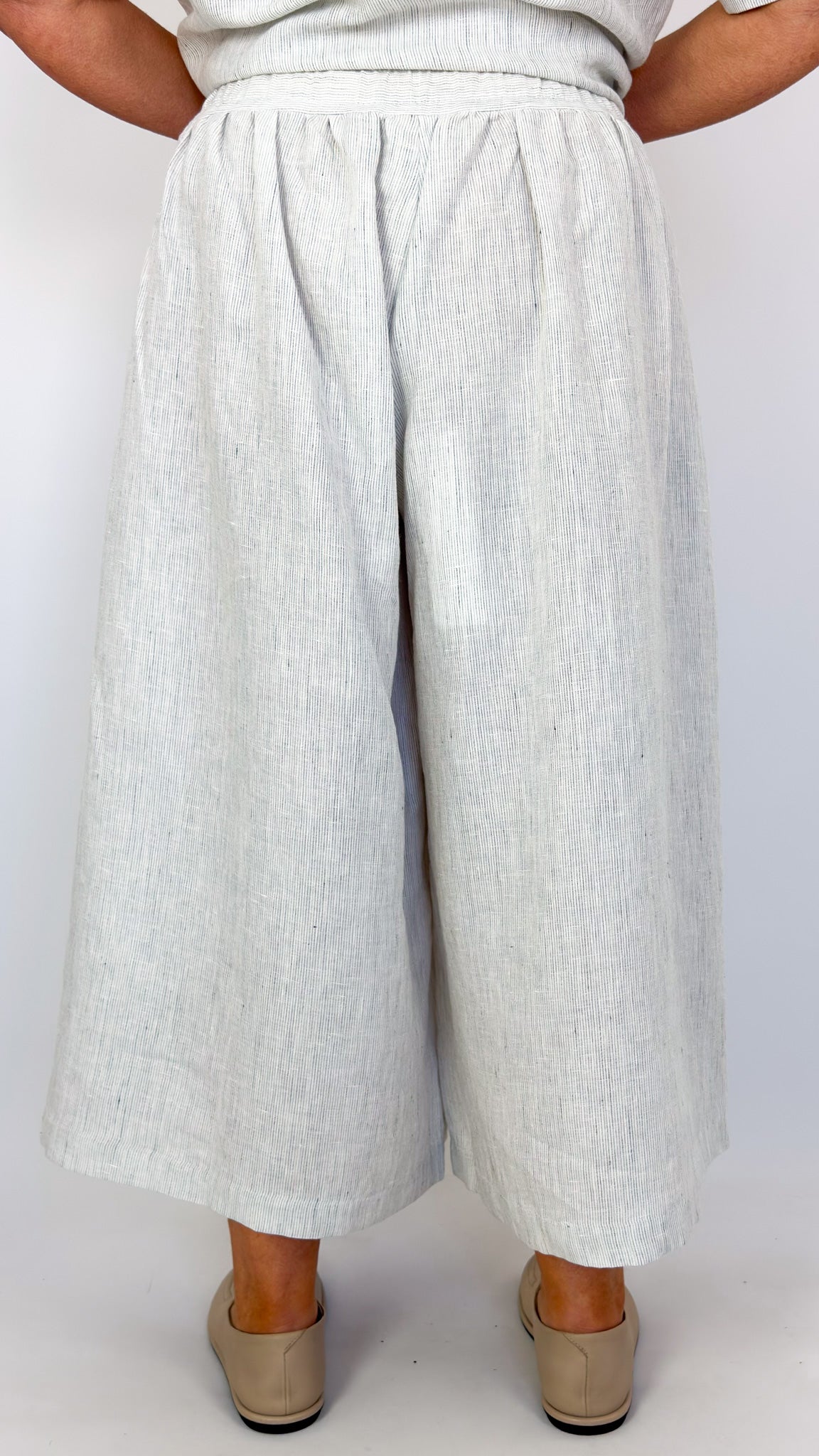 Der Antagonist P17 Culottes White Stripe