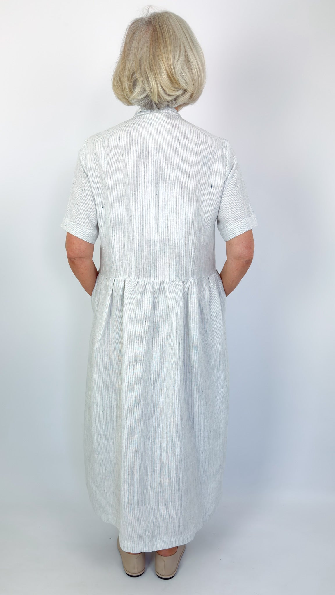 Der Antagonist D16 Dress White Stripe