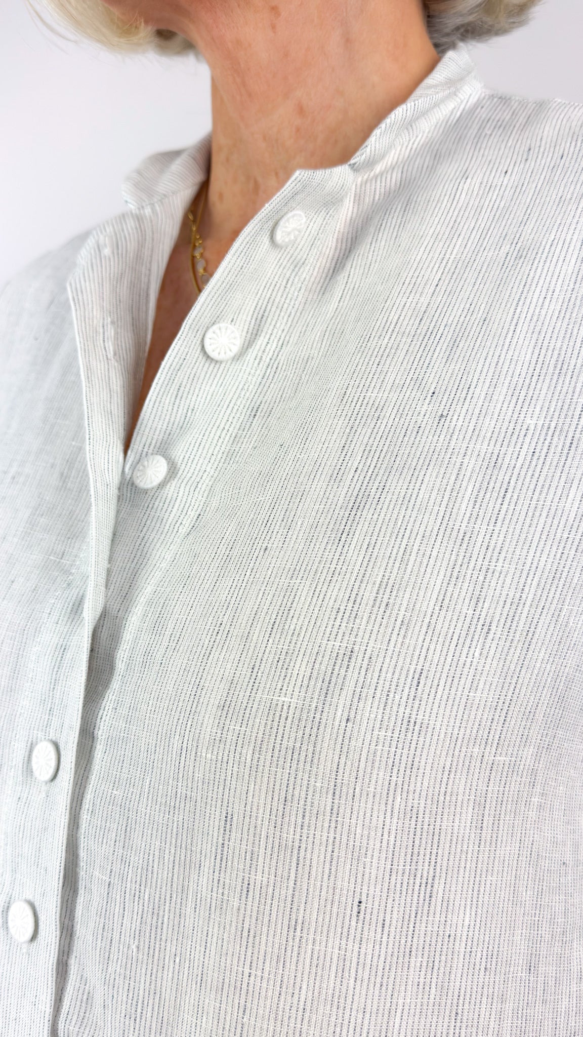 Der Antagonist D16 Dress White Stripe
