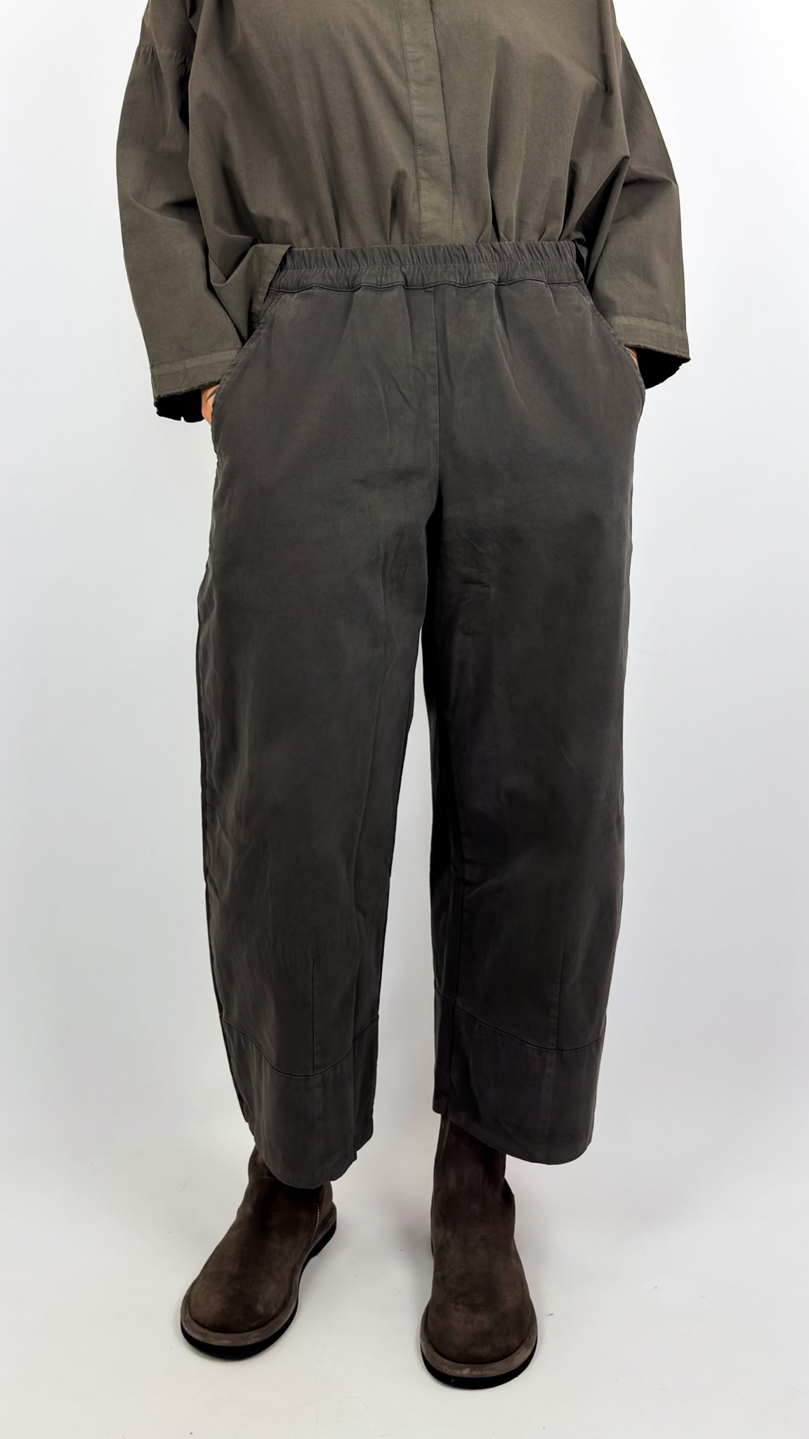 Aequamente 234 Trousers Visone