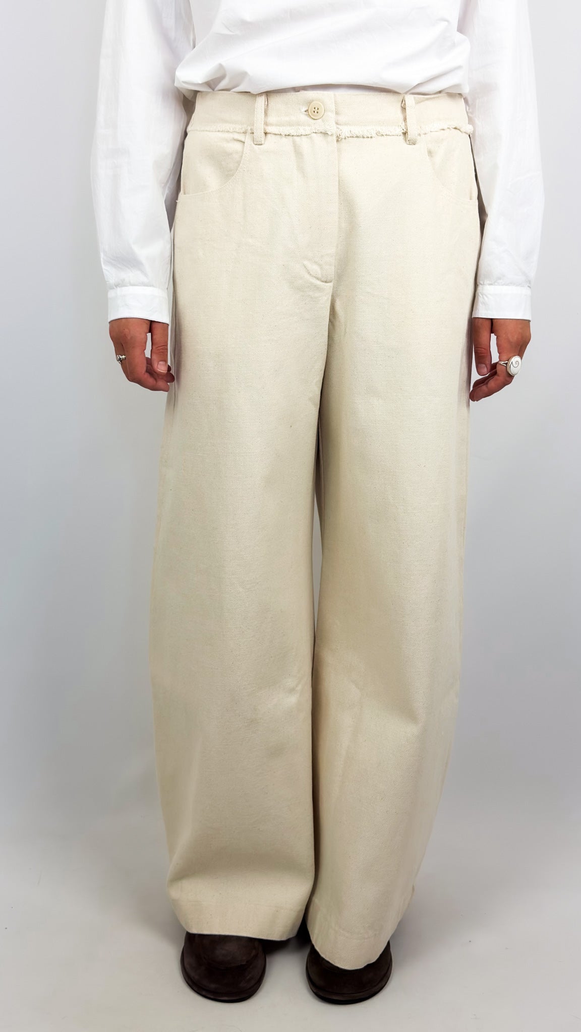 Aequamente 243 Trousers Chalk