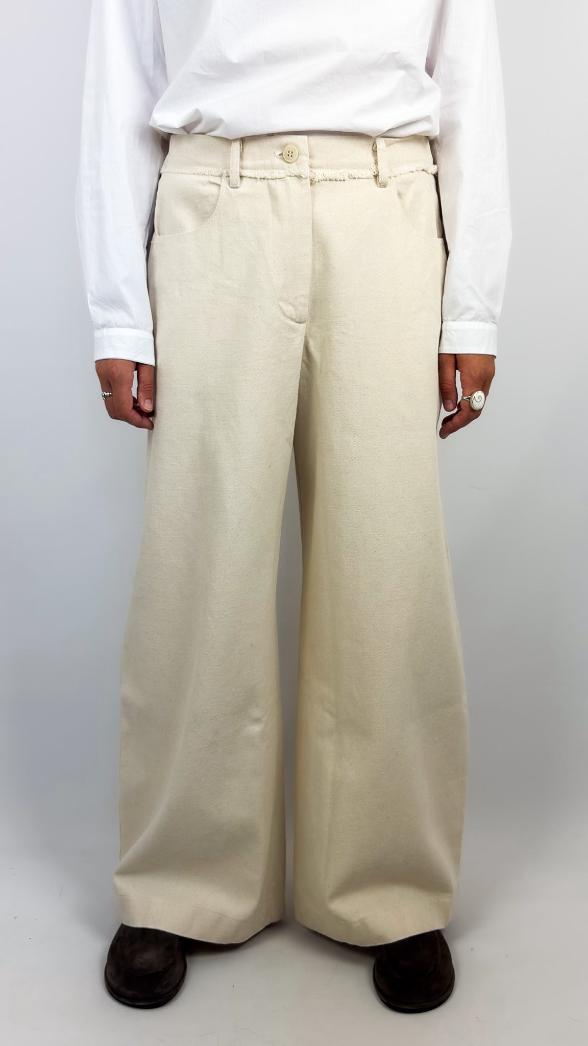 Aequamente 243 Trousers Chalk