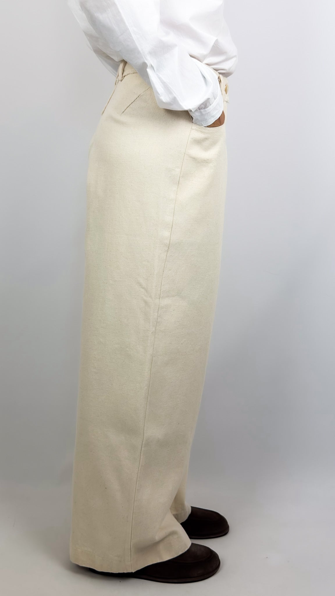 Aequamente 243 Trousers Chalk