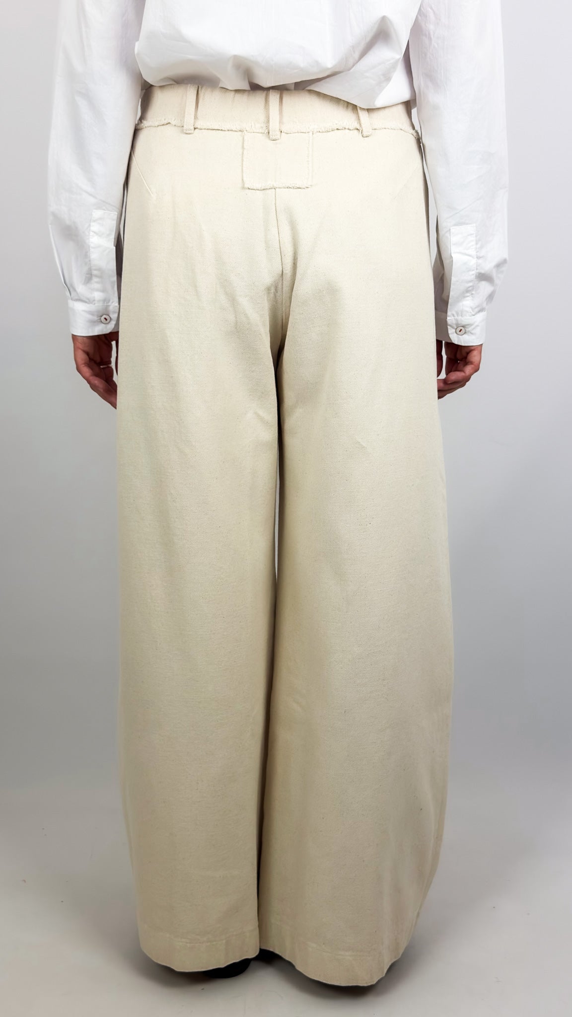 Aequamente 243 Trousers Chalk