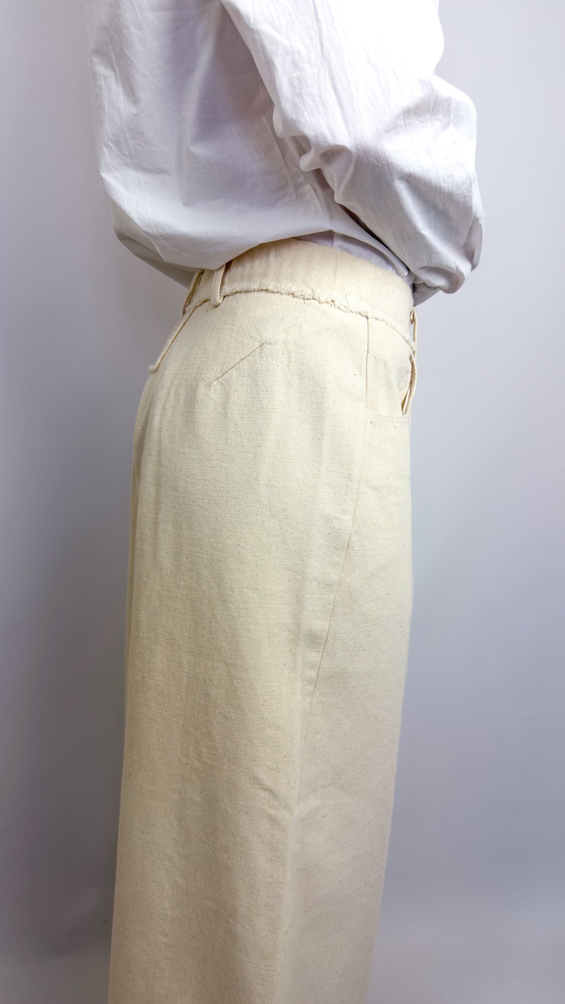 Aequamente 243 Trousers Chalk