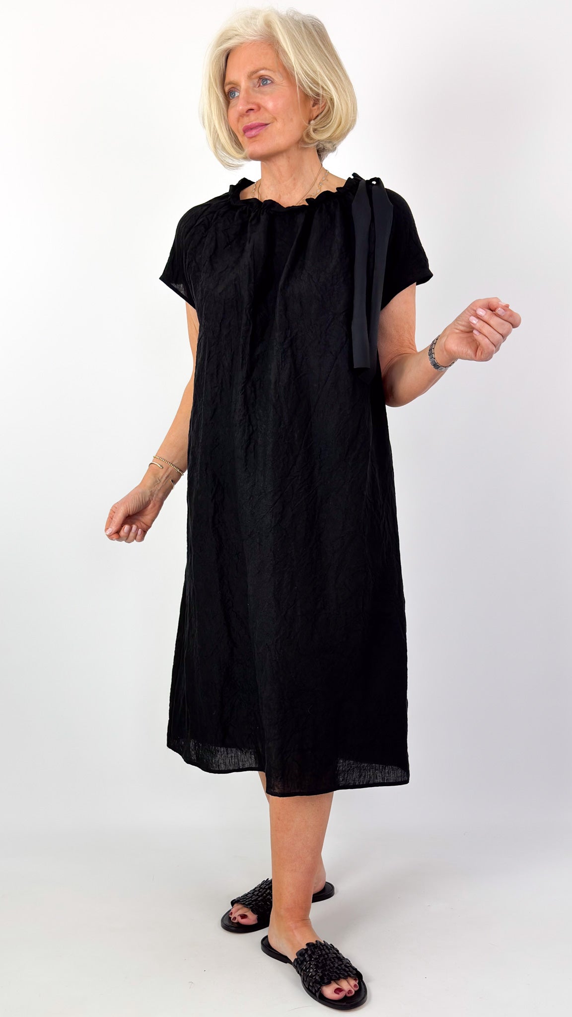 Apuntob 2040 Dress Black
