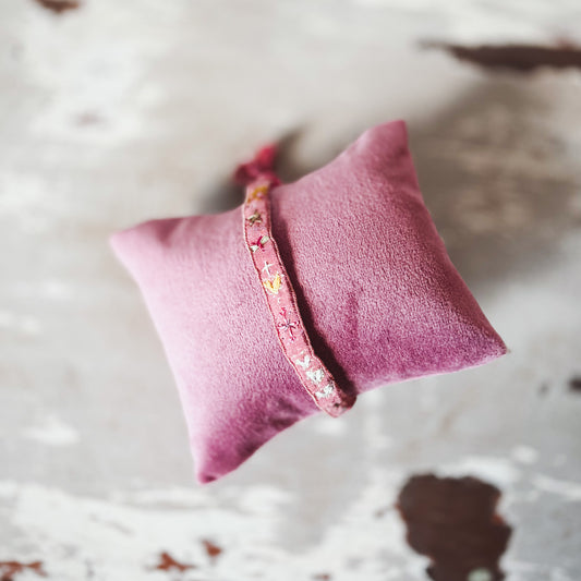 Antomoon Embroidered Silk Bracelet No.15