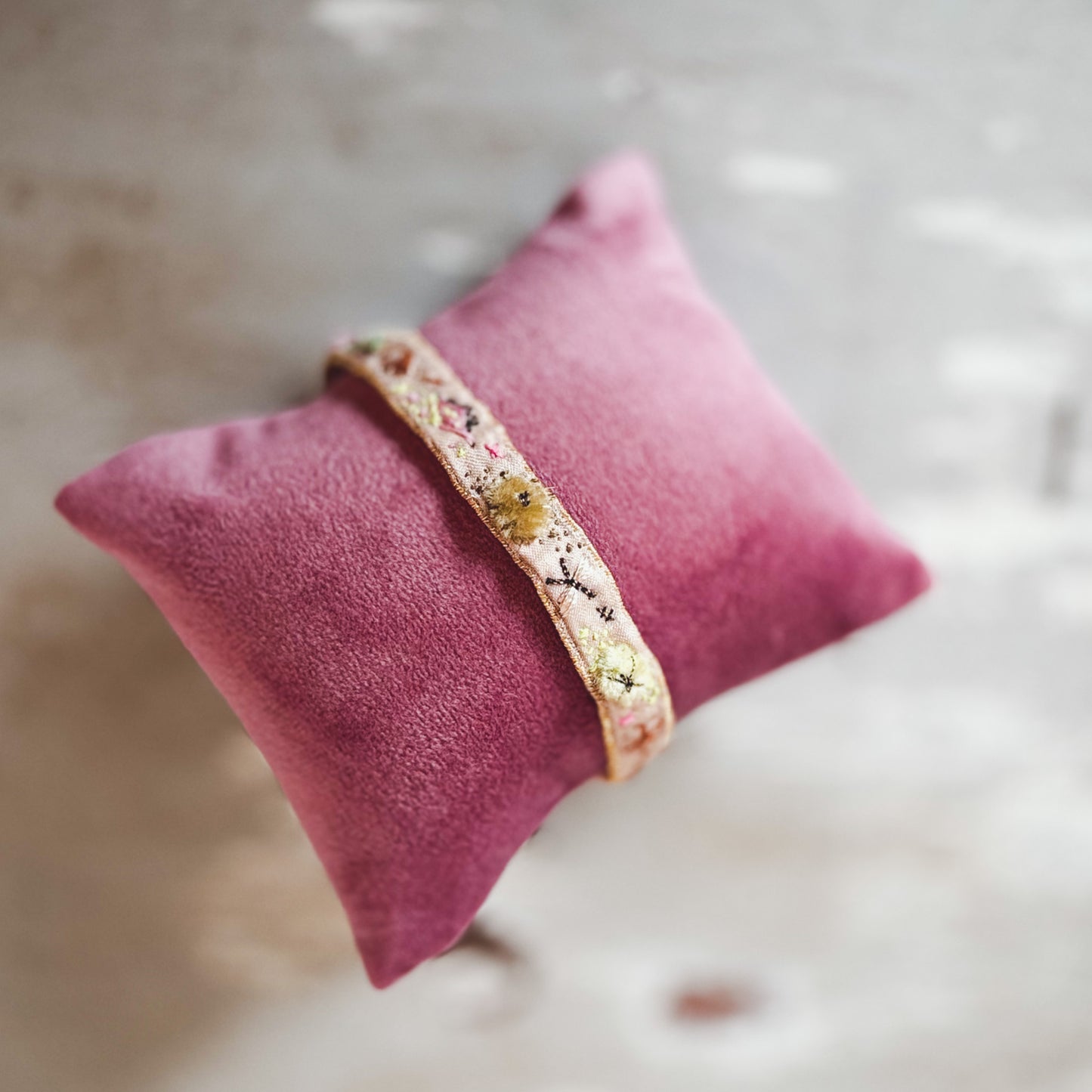 Antomoon Embroidered Silk Bracelet No.3