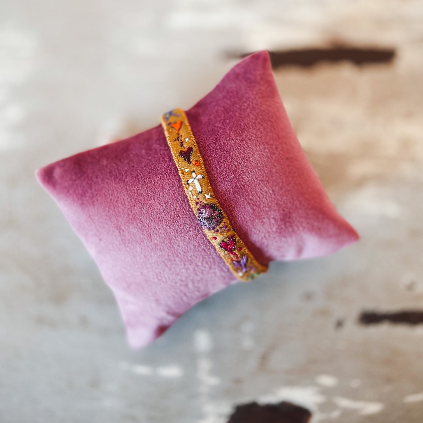 Antomoon Embroidered Silk Bracelet No.5
