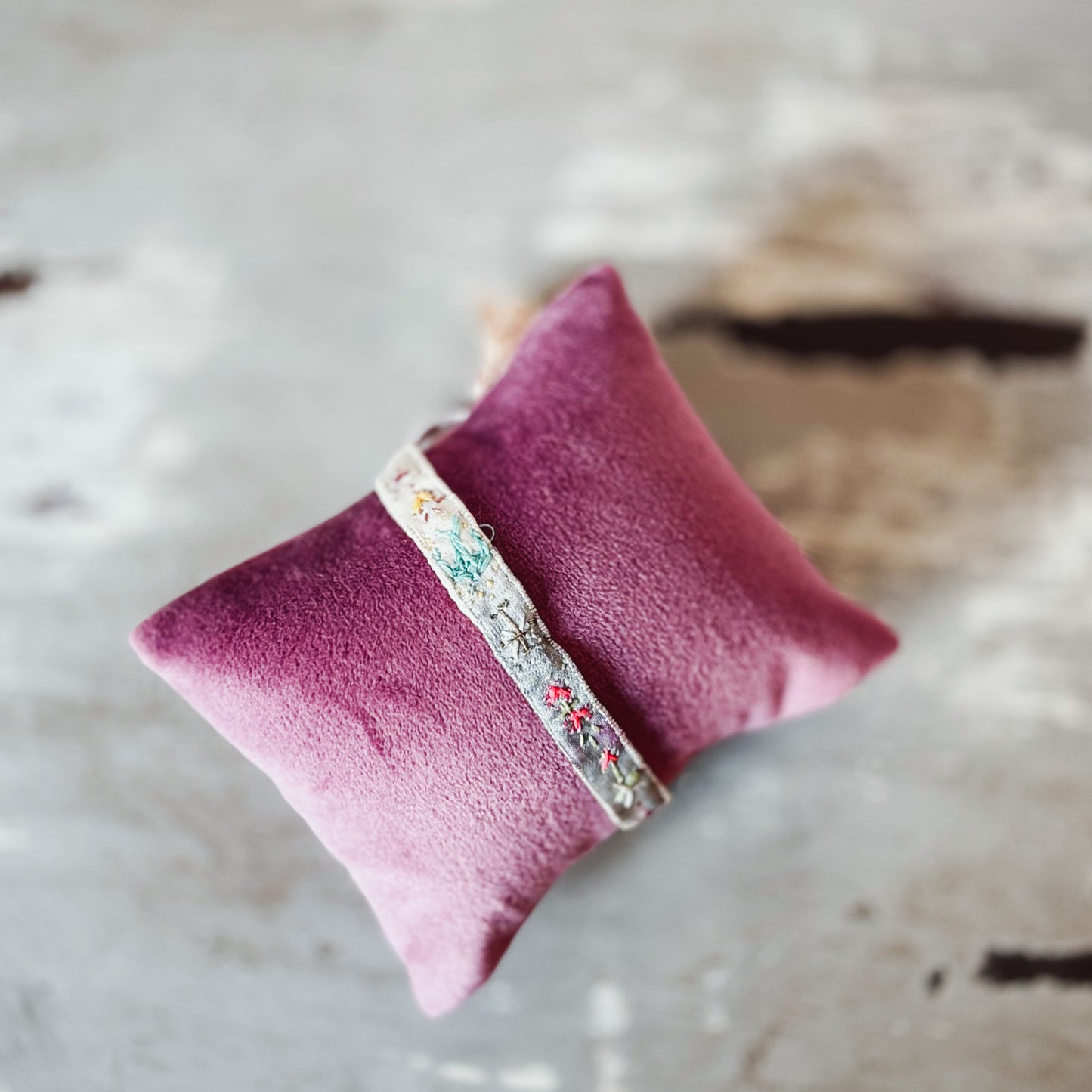 Antomoon Embroidered Silk Bracelet No.8